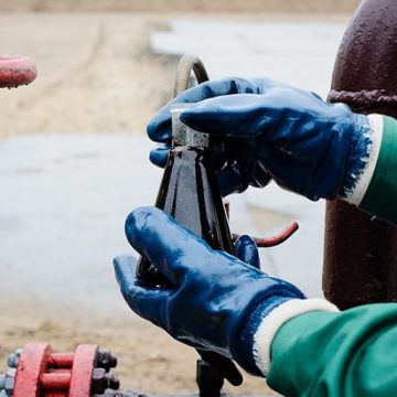 Ученые РФ запатентовали технологию уменьшения времени очистки нефти от воды после добычи