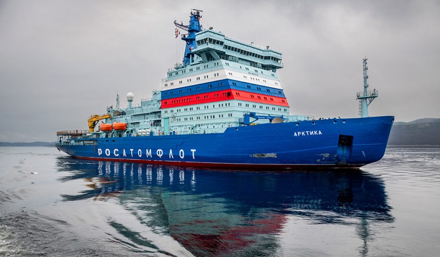 Атомный ледокол «Арктика» завершил свою первую проводку судов в порт Певек