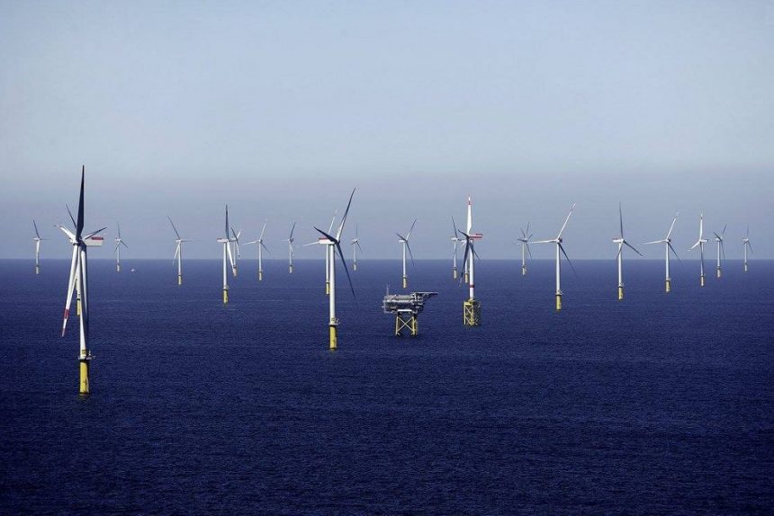 Франция создаст 50 новых парков ветряных электростанций в море к 2050 году